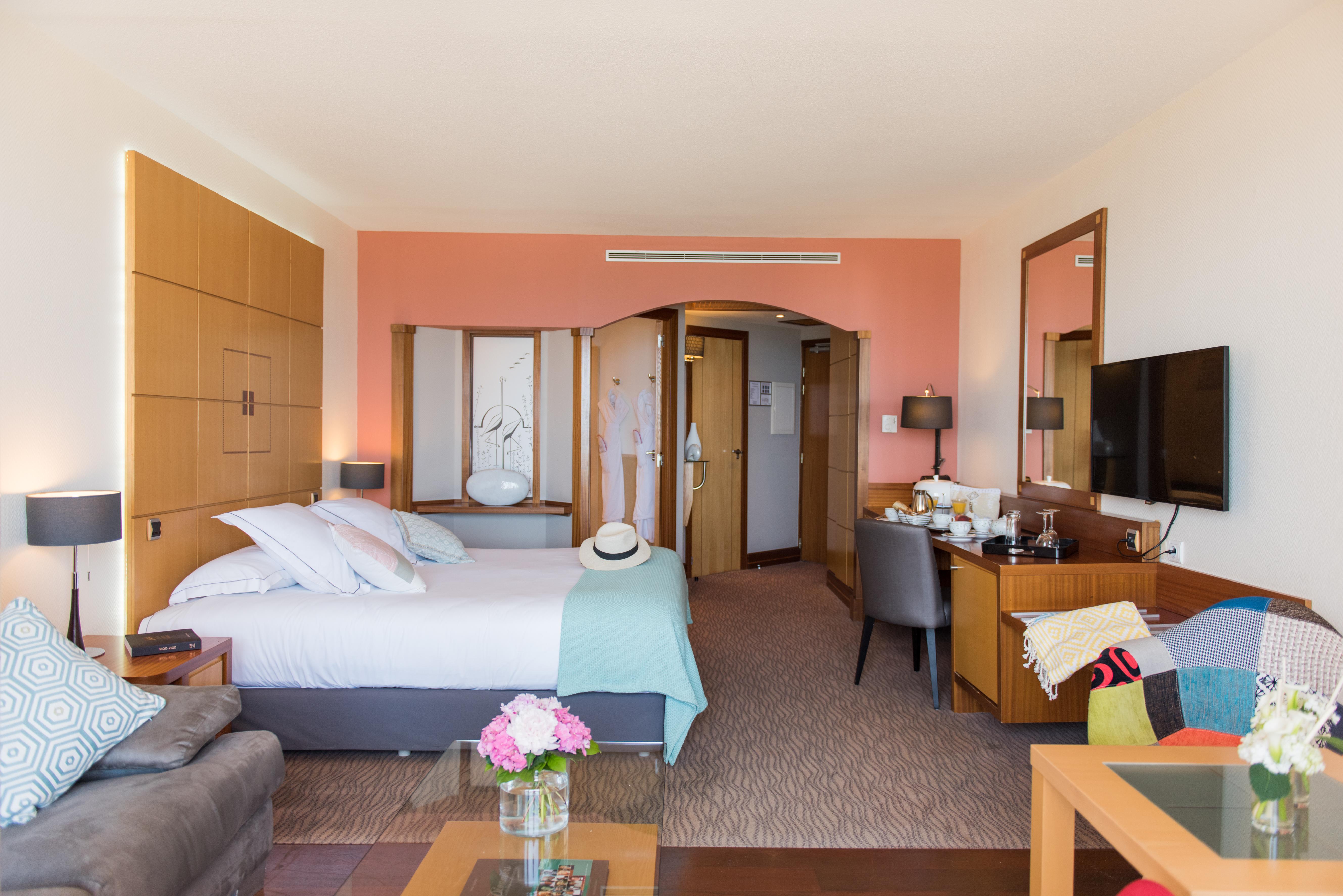 Grand Hotel Les Flamants Roses Thalasso & Spa Кане Екстериор снимка