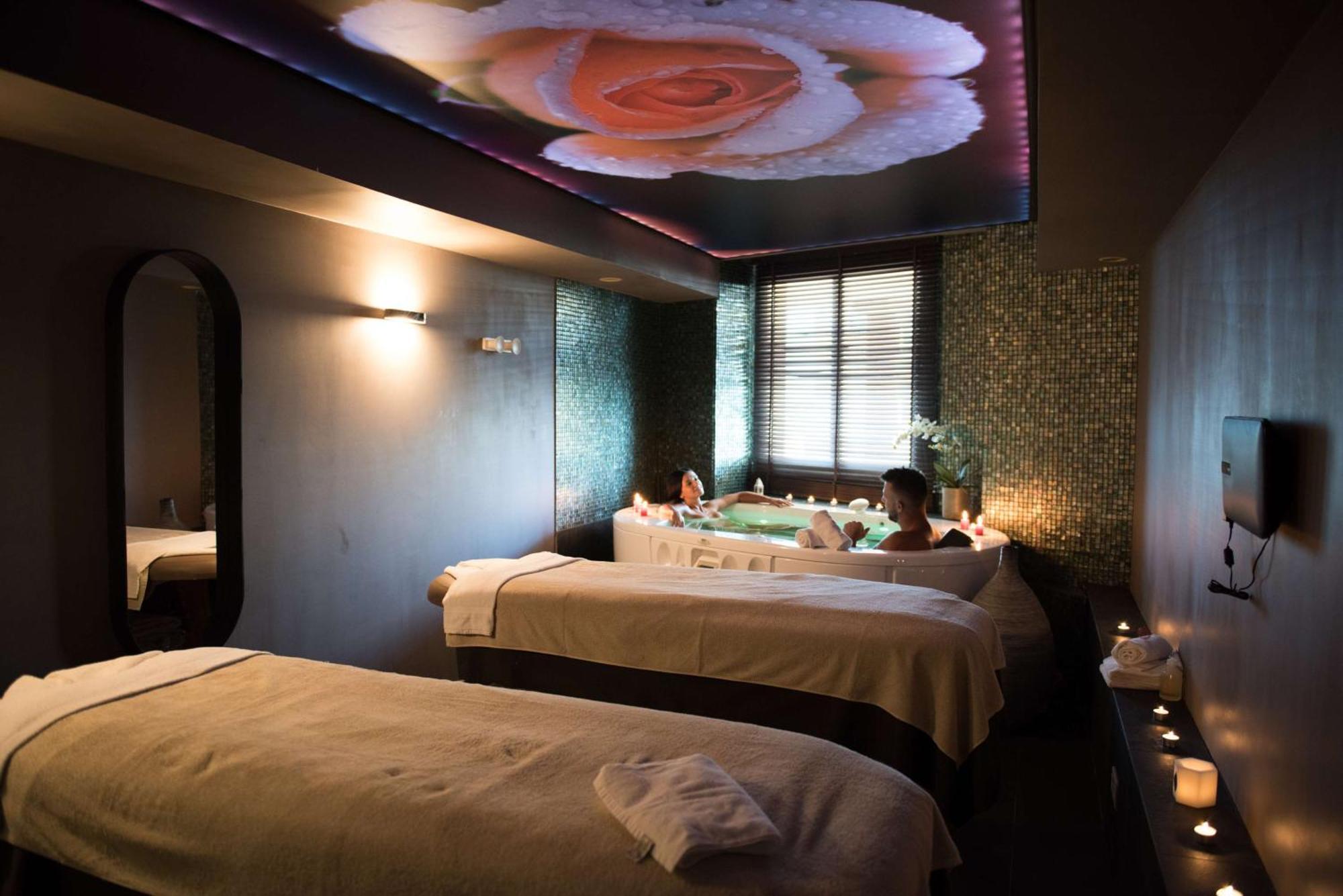 Grand Hotel Les Flamants Roses Thalasso & Spa Кане Екстериор снимка