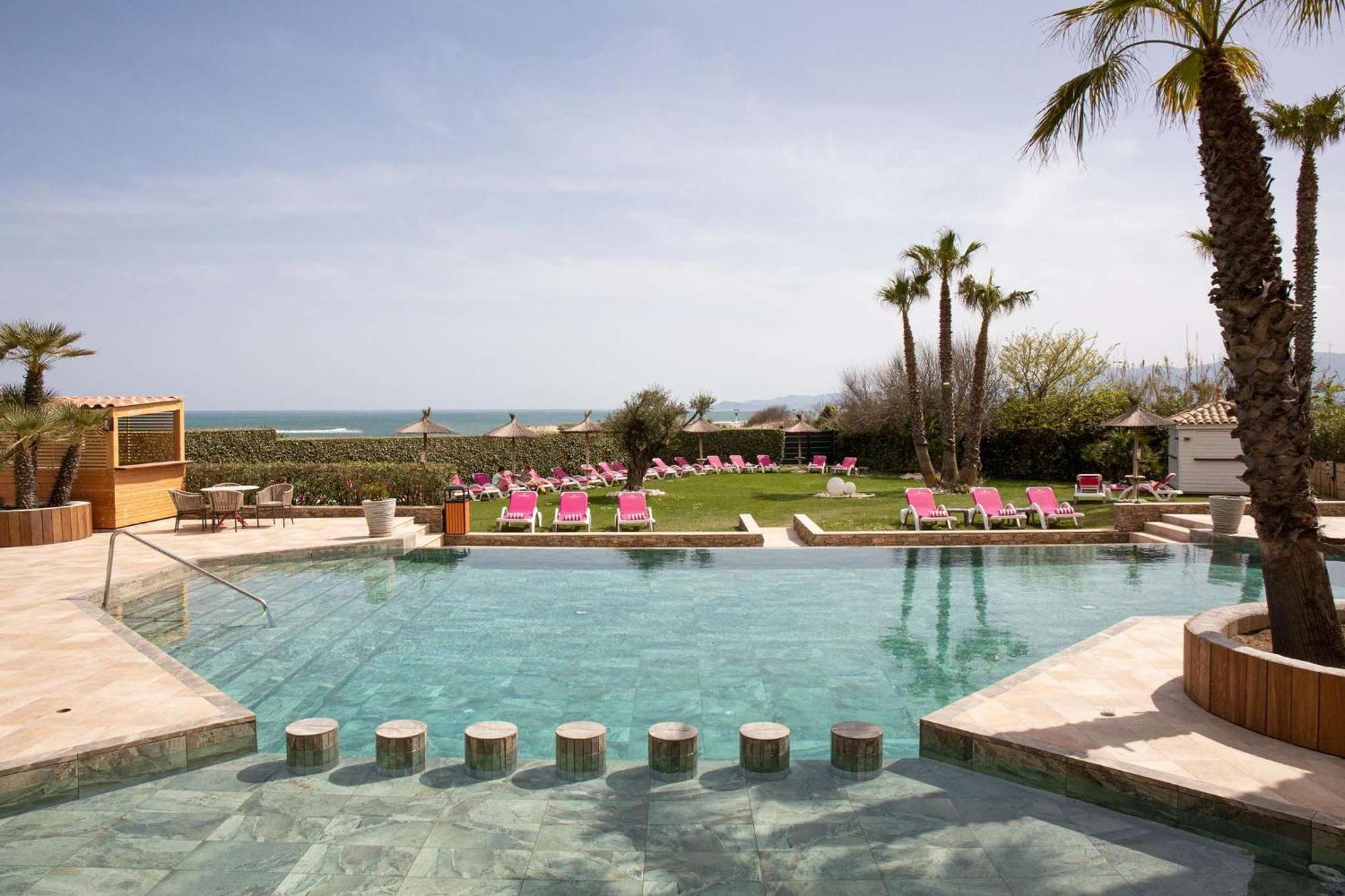 Grand Hotel Les Flamants Roses Thalasso & Spa Кане Екстериор снимка